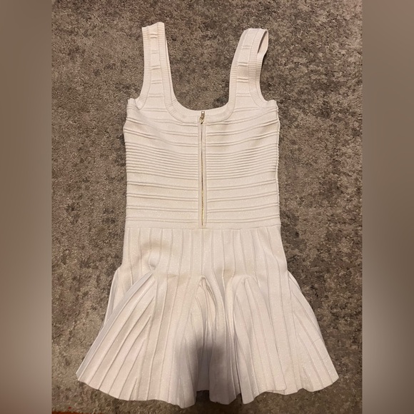 Elegant White Button-Front Dress - Picture 8 of 8